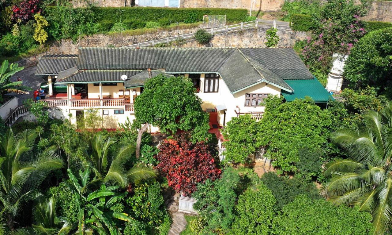 Evergreen Kandy Exteriör bild